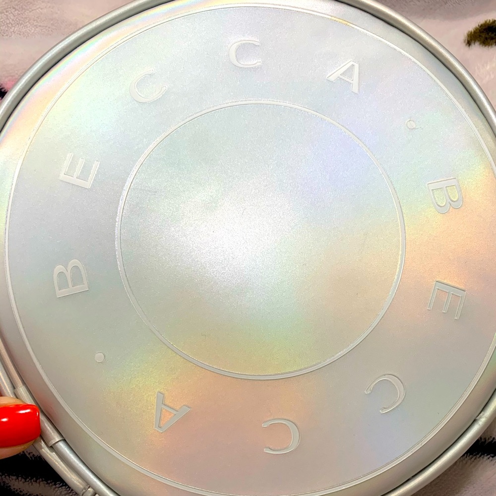 BECCA Holographic Cosmetics bag✨💫